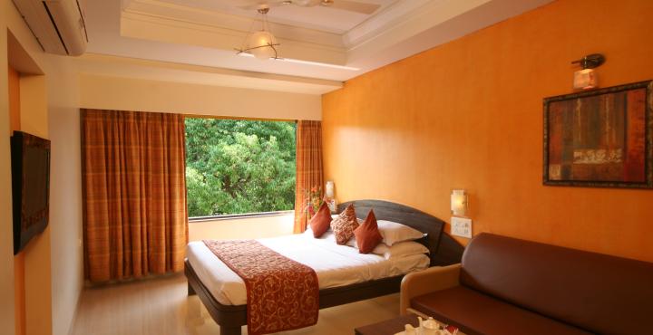 Hotel Saket Plaza